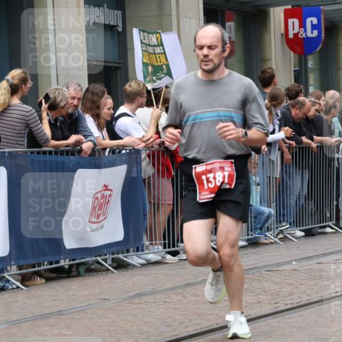 13.09.2026 - 21. swb-Marathon Bremen Strokosch-Dieckow http://msf.ph/oto/10390461 13.09.2026 13:03:09 Ziel 1090, 1372, 1950, 3092, 5024, 5719, 7206, 7478, 7715, 8028, 1381, 1862, 6918, 7265, 8028, 8319, 8325, 8331, 8756, 9200 meine-sportfotos.de