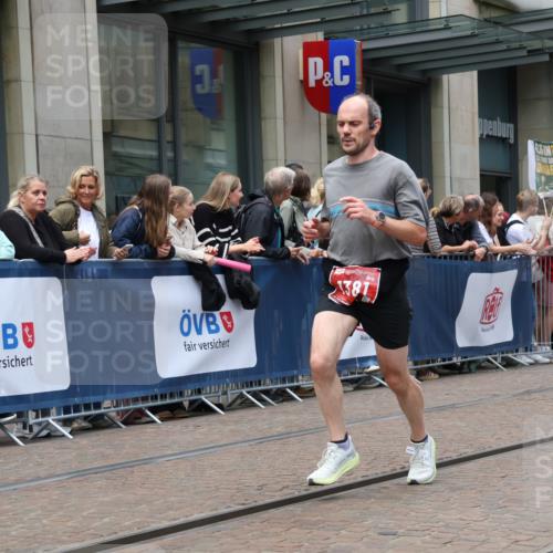 13.09.2026 - 21. swb-Marathon Bremen Strokosch-Dieckow http://msf.ph/oto/10390467 13.09.2026 13:03:10 Ziel 1090, 1372, 1950, 3092, 5024, 5719, 7206, 7478, 7715, 1381, 1862, 6918, 7265, 8028, 8319, 8325, 8331, 8756, 9200 meine-sportfotos.de