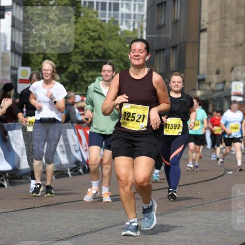 13.09.2026 - 21. swb-Marathon Bremen Strokosch-Dieckow http://msf.ph/oto/10390469 13.09.2026 11:13:32 Ziel 10804, 11048, 11357, 12393, 12418, 10330, 10766, 10889, 11078, 11084, 11999, 12010 meine-sportfotos.de