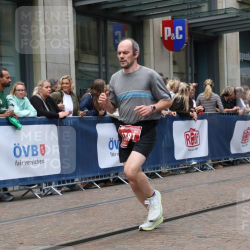 13.09.2026 - 21. swb-Marathon Bremen Strokosch-Dieckow http://msf.ph/oto/10390471 13.09.2026 13:03:10 Ziel 1090, 1372, 1950, 3092, 5024, 5719, 7206, 7478, 7715, 1381, 1862, 6918, 7265, 8028, 8319, 8325, 8331, 8756, 9200 meine-sportfotos.de