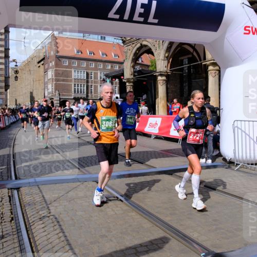 13.09.2026 - 21. swb-Marathon Bremen Tim E. http://msf.ph/oto/10390472 13.09.2026 13:34:44 Ziel 682, 784, 809, 911, 1307, 1871, 2215, 3029, 3068, 3214, 3318, 3409, 3636, 3890, 4112, 4537, 4616, 5147, 5488, 5566, 5852, 6255, 7168, 7696, 7746, 7962, 8381, 9094, 9100, 9402, 9453, 9751, 9802, 13112 meine-sportfotos.de