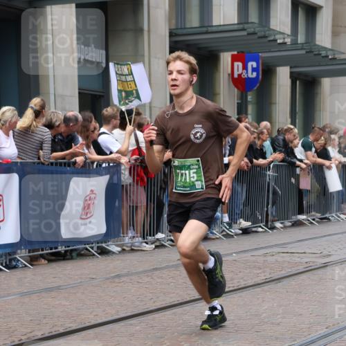 13.09.2026 - 21. swb-Marathon Bremen Strokosch-Dieckow http://msf.ph/oto/10390475 13.09.2026 13:03:18 Ziel 1090, 1372, 1587, 1950, 3092, 5024, 5143, 5719, 6973, 7715, 7206, 7478, 8028, 8331, 8756, 9200 meine-sportfotos.de