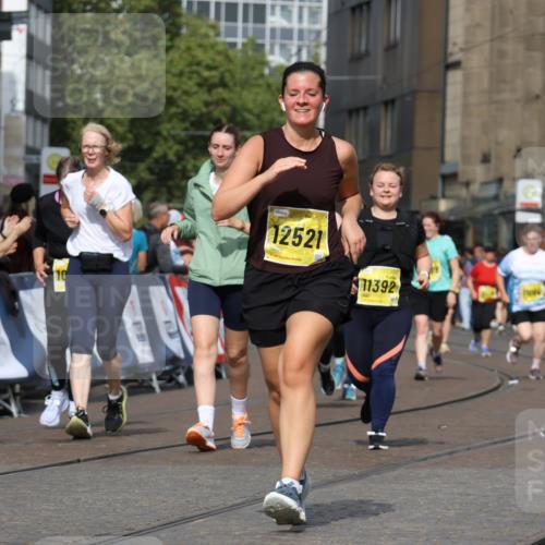 13.09.2026 - 21. swb-Marathon Bremen Strokosch-Dieckow http://msf.ph/oto/10390478 13.09.2026 11:13:32 Ziel 10804, 11048, 11357, 12393, 12418, 10330, 10766, 10889, 11078, 11084, 11999, 12010 meine-sportfotos.de
