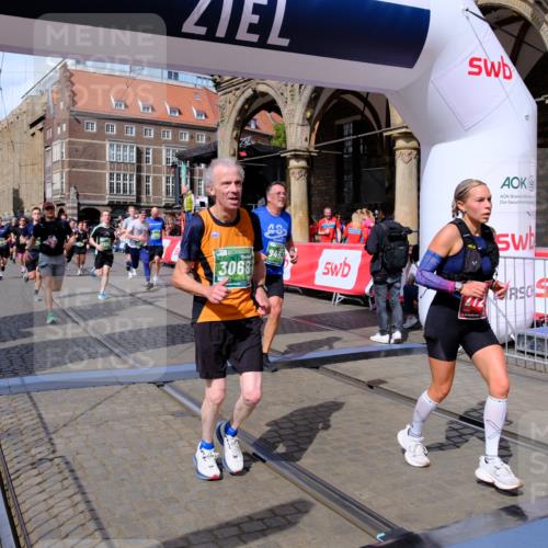 13.09.2026 - 21. swb-Marathon Bremen Tim E. http://msf.ph/oto/10390482 13.09.2026 13:34:44 Ziel 682, 784, 809, 911, 1307, 1871, 2215, 3029, 3068, 3214, 3318, 3409, 3636, 3890, 4112, 4537, 4616, 5147, 5488, 5566, 5852, 6255, 7168, 7696, 7746, 7962, 8381, 9094, 9100, 9402, 9453, 9751, 9802, 13112 meine-sportfotos.de