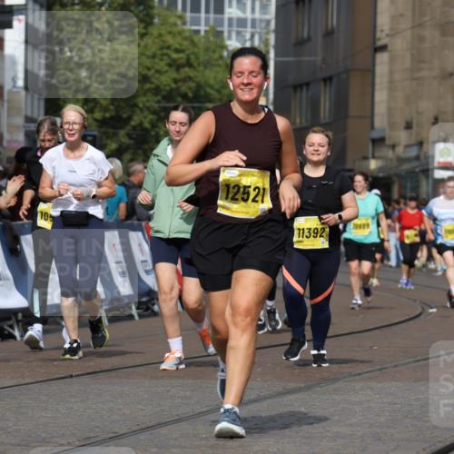 13.09.2026 - 21. swb-Marathon Bremen Strokosch-Dieckow http://msf.ph/oto/10390485 13.09.2026 11:13:32 Ziel 10804, 11048, 11357, 12393, 12418, 10330, 10766, 10889, 11078, 11084, 11999, 12010 meine-sportfotos.de