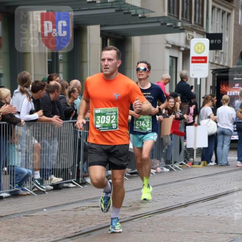 13.09.2026 - 21. swb-Marathon Bremen Strokosch-Dieckow http://msf.ph/oto/10390487 13.09.2026 13:03:20 Ziel 1090, 1372, 1587, 1950, 3092, 5024, 5143, 5719, 6973, 7715, 8096, 7206, 7478, 8028, 8756, 9200 meine-sportfotos.de
