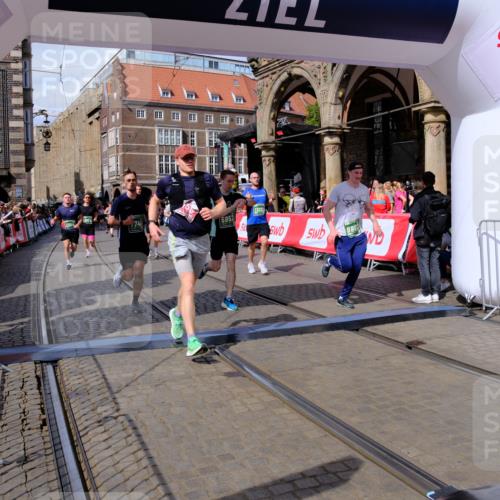 13.09.2026 - 21. swb-Marathon Bremen Tim E. http://msf.ph/oto/10390491 13.09.2026 13:34:45 Ziel 682, 784, 809, 911, 1307, 1871, 2215, 3029, 3068, 3214, 3318, 3409, 3636, 3890, 4112, 4537, 4616, 5147, 5488, 5566, 5852, 6255, 7168, 7696, 7746, 7962, 8381, 8453, 9094, 9402, 9453, 9751, 9802, 13112 meine-sportfotos.de