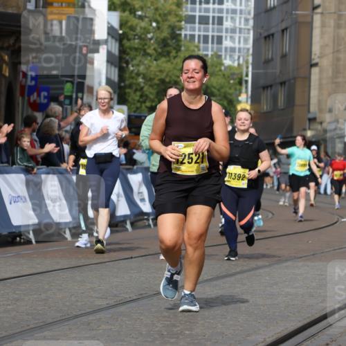 13.09.2026 - 21. swb-Marathon Bremen Strokosch-Dieckow http://msf.ph/oto/10390493 13.09.2026 11:13:33 Ziel 10804, 11048, 11357, 12393, 12418, 10330, 10766, 10889, 11078, 11084, 11999, 12010 meine-sportfotos.de