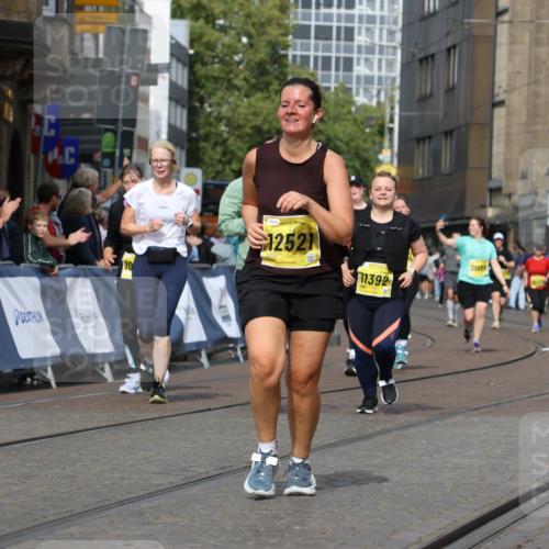 13.09.2026 - 21. swb-Marathon Bremen Strokosch-Dieckow http://msf.ph/oto/10390499 13.09.2026 11:13:33 Ziel 10804, 11048, 11357, 12393, 12418, 10330, 10766, 10889, 11078, 11084, 11999, 12010 meine-sportfotos.de