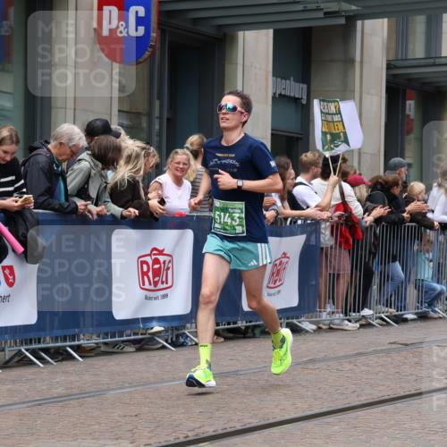 13.09.2026 - 21. swb-Marathon Bremen Strokosch-Dieckow http://msf.ph/oto/10390502 13.09.2026 13:03:22 Ziel 1090, 1587, 1950, 3092, 5024, 5143, 5719, 6973, 7715, 8096, 1372, 7206, 7478, 7715, 8028, 8756, 9200 meine-sportfotos.de