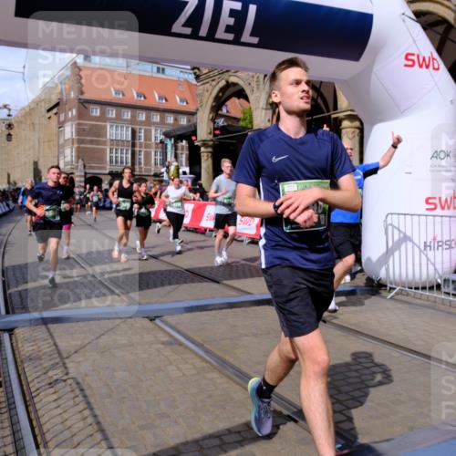13.09.2026 - 21. swb-Marathon Bremen Tim E. http://msf.ph/oto/10390508 13.09.2026 13:34:47 Ziel 682, 784, 809, 911, 1307, 1395, 1871, 2215, 2831, 3029, 3052, 3058, 3068, 3214, 3318, 3388, 3409, 3636, 3890, 4112, 4537, 4616, 5147, 5488, 5566, 5694, 5760, 5852, 6255, 7168, 7746, 7833, 7962, 8381, 8453, 9453, 9751, 9802, 13112 meine-sportfotos.de