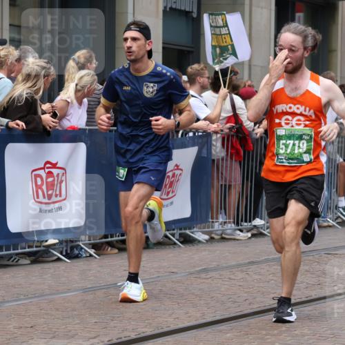 13.09.2026 - 21. swb-Marathon Bremen Strokosch-Dieckow http://msf.ph/oto/10390514 13.09.2026 13:03:24 Ziel 1090, 1587, 1950, 2889, 3092, 5024, 5143, 5719, 6973, 8096, 9642, 1372, 7206, 7478, 7715, 8028, 8756, 9200 meine-sportfotos.de