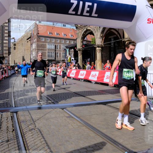 13.09.2026 - 21. swb-Marathon Bremen Tim E. http://msf.ph/oto/10390526 13.09.2026 13:34:51 Ziel 682, 784, 809, 1307, 1395, 1871, 1967, 2215, 2831, 3029, 3052, 3058, 3318, 3388, 3409, 3765, 3890, 4537, 4616, 5378, 5488, 5566, 5694, 5760, 5852, 6168, 6244, 6255, 7168, 7746, 7833, 7962, 8182, 8381, 8453, 8493, 8552, 9453, 9751, 9788, 9802, 13112 meine-sportfotos.de
