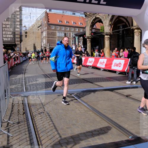 13.09.2026 - 21. swb-Marathon Bremen Tim E. http://msf.ph/oto/10390535 13.09.2026 13:34:53 Ziel 784, 809, 1307, 1395, 1871, 1967, 2215, 2831, 3029, 3052, 3058, 3318, 3388, 3409, 3765, 3842, 3890, 4537, 4616, 5378, 5488, 5566, 5694, 5760, 5852, 6128, 6168, 6244, 6255, 7168, 7746, 7833, 7962, 8182, 8381, 8453, 8493, 8552, 8683, 9751, 9788, 9802, 13112 meine-sportfotos.de