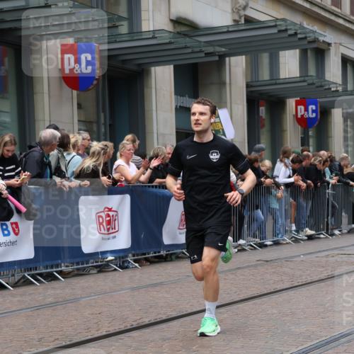 13.09.2026 - 21. swb-Marathon Bremen Strokosch-Dieckow http://msf.ph/oto/10390538 13.09.2026 13:03:27 Ziel 1090, 1587, 2889, 3092, 3500, 5024, 5143, 5719, 6973, 8096, 9642, 1372, 1950, 7206, 7478, 7715, 8028 meine-sportfotos.de