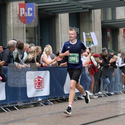 13.09.2026 - 21. swb-Marathon Bremen Strokosch-Dieckow http://msf.ph/oto/10390553 13.09.2026 13:03:34 Ziel 895, 1090, 1587, 2094, 2889, 3500, 4236, 5143, 6973, 8096, 9061, 9129, 9642, 1090, 1372, 1950, 3092, 5024, 5719, 7206, 7478, 7715, 8028 meine-sportfotos.de