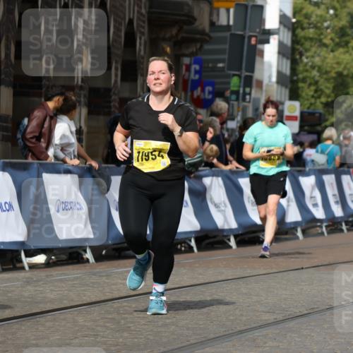 13.09.2026 - 21. swb-Marathon Bremen Strokosch-Dieckow http://msf.ph/oto/10390555 13.09.2026 11:13:41 Ziel 10484, 10883, 11048, 11392, 11670, 12460, 12521, 10330, 10766, 11078, 12010 meine-sportfotos.de