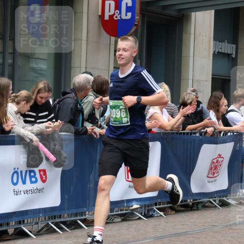 13.09.2026 - 21. swb-Marathon Bremen Strokosch-Dieckow http://msf.ph/oto/10390557 13.09.2026 13:03:34 Ziel 895, 1090, 1587, 2094, 2889, 3500, 4236, 5143, 6973, 8096, 9061, 9129, 9642, 1090, 1372, 1950, 3092, 5024, 5719, 7206, 7478, 7715, 8028 meine-sportfotos.de