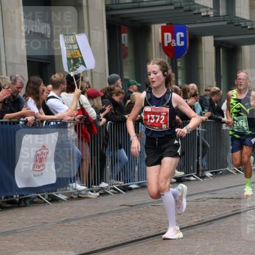 13.09.2026 - 21. swb-Marathon Bremen Strokosch-Dieckow http://msf.ph/oto/10390565 13.09.2026 13:03:36 Ziel 895, 1587, 2094, 2889, 3500, 4236, 5143, 6973, 8096, 9061, 9129, 9544, 9642, 1090, 1372, 1950, 3092, 5024, 5143, 5719, 6973, 7206, 7478, 7715 meine-sportfotos.de