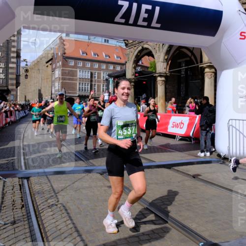 13.09.2026 - 21. swb-Marathon Bremen Tim E. http://msf.ph/oto/10390566 13.09.2026 13:34:58 Ziel 784, 809, 1210, 1395, 1871, 1967, 2525, 2561, 2831, 3052, 3058, 3318, 3353, 3380, 3388, 3409, 3765, 3842, 4537, 5378, 5488, 5694, 5760, 6128, 6168, 6244, 7168, 7443, 7833, 8182, 8381, 8453, 8493, 8552, 8683, 9038, 9751, 9788, 9820 meine-sportfotos.de