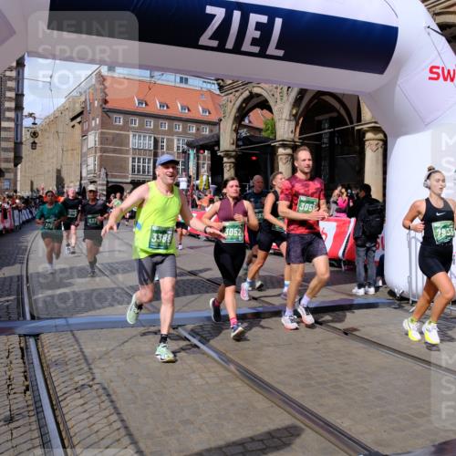 13.09.2026 - 21. swb-Marathon Bremen Tim E. http://msf.ph/oto/10390578 13.09.2026 13:34:59 Ziel 809, 1210, 1395, 1871, 1967, 2525, 2561, 2831, 3052, 3058, 3318, 3353, 3380, 3388, 3409, 3765, 3842, 4537, 5378, 5415, 5488, 5694, 5760, 6128, 6168, 6244, 7168, 7443, 7833, 8182, 8381, 8453, 8493, 8552, 8683, 9038, 9751, 9788, 9820, 13180 meine-sportfotos.de