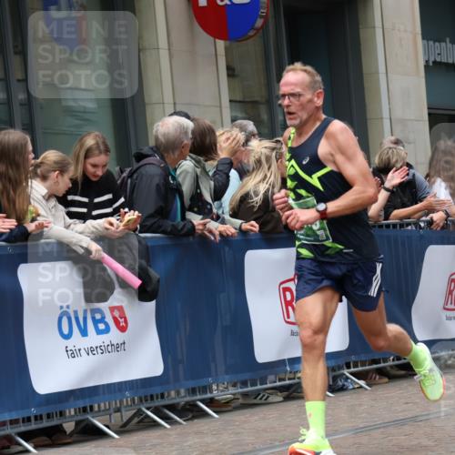 13.09.2026 - 21. swb-Marathon Bremen Strokosch-Dieckow http://msf.ph/oto/10390581 13.09.2026 13:03:38 Ziel 895, 1587, 2094, 2889, 3500, 4236, 8096, 9061, 9129, 9544, 9642, 1090, 1372, 1950, 3092, 5024, 5143, 5719, 6973, 7715 meine-sportfotos.de
