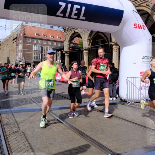 13.09.2026 - 21. swb-Marathon Bremen Tim E. http://msf.ph/oto/10390582 13.09.2026 13:34:59 Ziel 809, 1210, 1395, 1871, 1967, 2525, 2561, 2831, 3052, 3058, 3318, 3353, 3380, 3388, 3409, 3765, 3842, 4537, 5378, 5415, 5488, 5694, 5760, 6128, 6168, 6244, 7168, 7443, 7833, 8182, 8381, 8453, 8493, 8552, 8683, 9038, 9751, 9788, 9820, 13180 meine-sportfotos.de