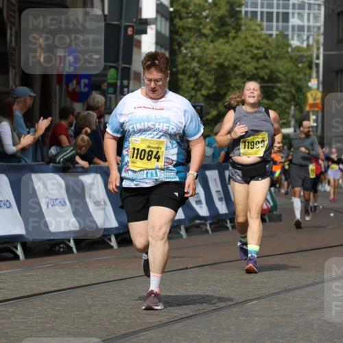 13.09.2026 - 21. swb-Marathon Bremen Strokosch-Dieckow http://msf.ph/oto/10390589 13.09.2026 11:13:44 Ziel 10484, 10545, 10883, 11392, 11670, 11954, 12280, 12460, 12521, 10330, 10491, 10799, 10880, 11078 meine-sportfotos.de