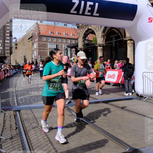13.09.2026 - 21. swb-Marathon Bremen Tim E. http://msf.ph/oto/10390603 13.09.2026 13:35:01 Ziel 1210, 1395, 1871, 1967, 2525, 2561, 2831, 3052, 3058, 3181, 3353, 3380, 3388, 3765, 3842, 4537, 5378, 5415, 5488, 5684, 5694, 5760, 6128, 6168, 6244, 7443, 7462, 7833, 8155, 8182, 8453, 8493, 8552, 8683, 9038, 9751, 9788, 9820, 13180 meine-sportfotos.de