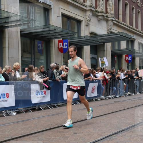 13.09.2026 - 21. swb-Marathon Bremen Strokosch-Dieckow http://msf.ph/oto/10390605 13.09.2026 13:03:43 Ziel 895, 2094, 2889, 3500, 4110, 4236, 6815, 8096, 9061, 9129, 9544, 9642, 1090, 1372, 1587, 1950, 3092, 5024, 5143, 5719, 6973, 7715 meine-sportfotos.de