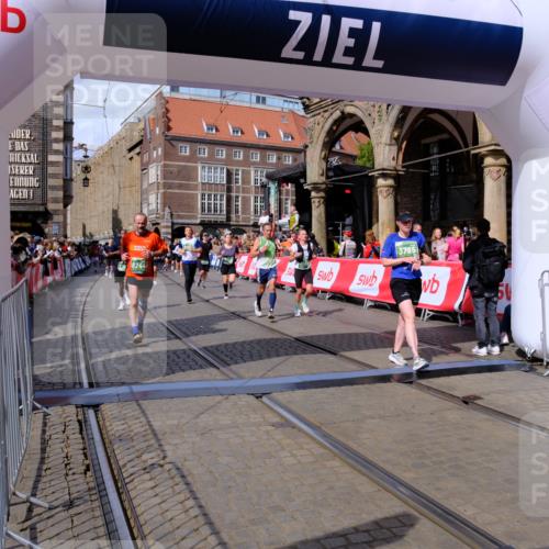 13.09.2026 - 21. swb-Marathon Bremen Tim E. http://msf.ph/oto/10390608 13.09.2026 13:35:03 Ziel 489, 1210, 1395, 1967, 2525, 2561, 2755, 2831, 3052, 3058, 3181, 3217, 3353, 3380, 3388, 3765, 3768, 3842, 4537, 5378, 5415, 5684, 5694, 5760, 6085, 6128, 6168, 6244, 7443, 7462, 7833, 8155, 8182, 8453, 8493, 8552, 8683, 9038, 9751, 9788, 9820, 13180 meine-sportfotos.de