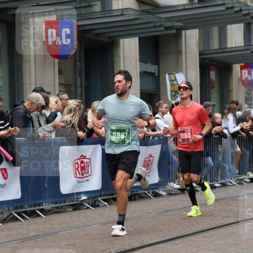 13.09.2026 - 21. swb-Marathon Bremen Strokosch-Dieckow http://msf.ph/oto/10390622 13.09.2026 13:03:46 Ziel 895, 2094, 2889, 3424, 3500, 4110, 4236, 6815, 9061, 9129, 9544, 9642, 9813, 1090, 1372, 1587, 1950, 3092, 5024, 5143, 5719, 6973, 7715, 8096 meine-sportfotos.de