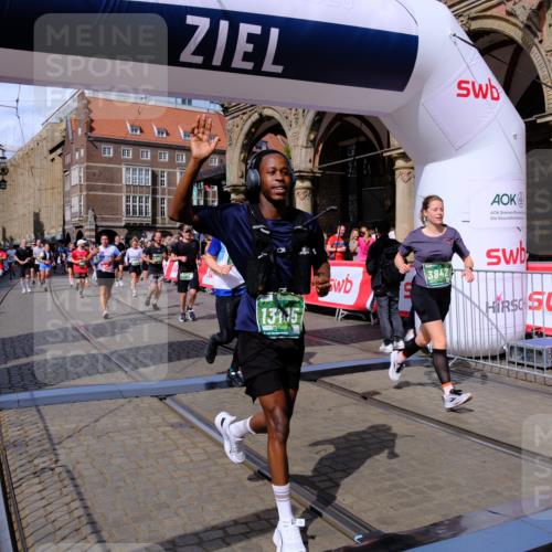 13.09.2026 - 21. swb-Marathon Bremen Tim E. http://msf.ph/oto/10390637 13.09.2026 13:35:06 Ziel 489, 1210, 1395, 1967, 2413, 2525, 2561, 2755, 2831, 3052, 3058, 3181, 3217, 3353, 3380, 3388, 3765, 3768, 3842, 5378, 5415, 5684, 5694, 5760, 6085, 6128, 6168, 6244, 6627, 6655, 6756, 7443, 7462, 7833, 8155, 8182, 8493, 8515, 8552, 8623, 8683, 9038, 9788, 9820, 13180 meine-sportfotos.de