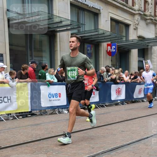 13.09.2026 - 21. swb-Marathon Bremen Strokosch-Dieckow http://msf.ph/oto/10390641 13.09.2026 13:03:47 Ziel 895, 2094, 2889, 3424, 3500, 4110, 4236, 6815, 9061, 9129, 9544, 9642, 9813, 1090, 1587, 1950, 3092, 5024, 5143, 5719, 6973, 7715, 8096 meine-sportfotos.de