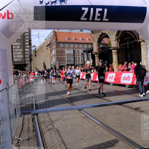 13.09.2026 - 21. swb-Marathon Bremen Tim E. http://msf.ph/oto/10390642 13.09.2026 13:35:07 Ziel 489, 1210, 1967, 2413, 2430, 2525, 2561, 2755, 2831, 3181, 3217, 3353, 3380, 3765, 3768, 3842, 5378, 5415, 5684, 5694, 6085, 6128, 6168, 6244, 6627, 6655, 6756, 7443, 7462, 8155, 8182, 8493, 8515, 8552, 8623, 8683, 9038, 9788, 9820, 13180 meine-sportfotos.de