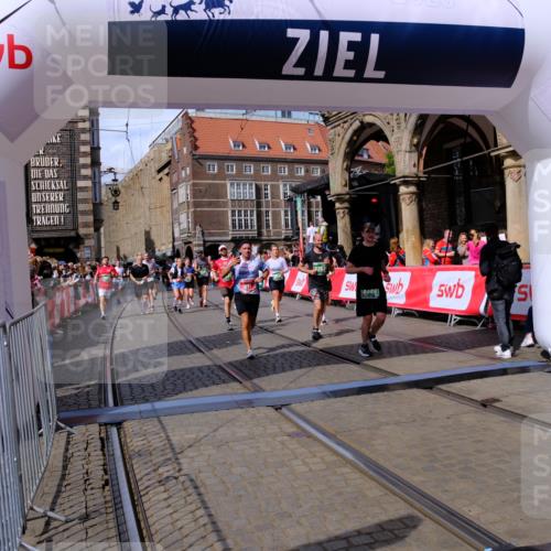 13.09.2026 - 21. swb-Marathon Bremen Tim E. http://msf.ph/oto/10390647 13.09.2026 13:35:07 Ziel 489, 1210, 1967, 2413, 2430, 2525, 2561, 2755, 2831, 3181, 3217, 3353, 3380, 3765, 3768, 3842, 5378, 5415, 5684, 5694, 6085, 6128, 6168, 6244, 6627, 6655, 6756, 7443, 7462, 8155, 8182, 8493, 8515, 8552, 8623, 8683, 9038, 9788, 9820, 13180 meine-sportfotos.de
