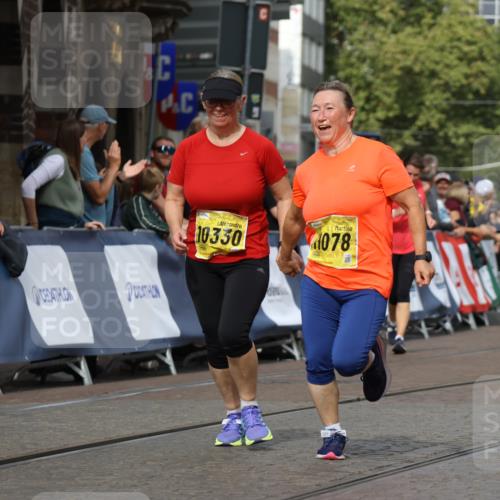 13.09.2026 - 21. swb-Marathon Bremen Strokosch-Dieckow http://msf.ph/oto/10390652 13.09.2026 11:13:55 Ziel 10484, 10545, 10766, 10883, 10889, 11084, 11392, 11670, 11954, 11999, 12010, 12280, 12460, 12521, 10491, 10799, 10880, 11027, 11902 meine-sportfotos.de