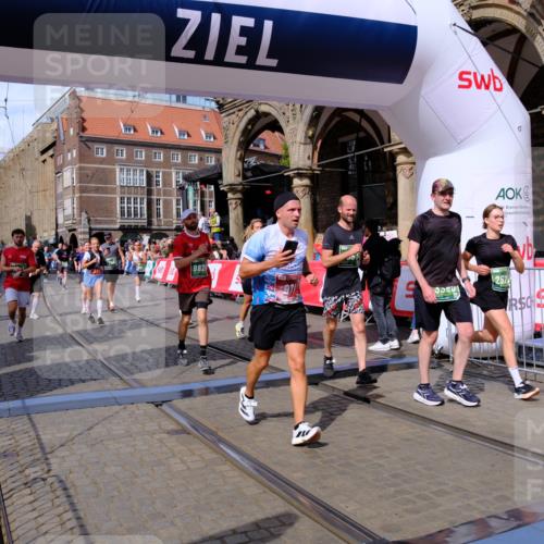 13.09.2026 - 21. swb-Marathon Bremen Tim E. http://msf.ph/oto/10390658 13.09.2026 13:35:09 Ziel 489, 1210, 1967, 2413, 2430, 2525, 2561, 2755, 3181, 3217, 3353, 3380, 3765, 3768, 3842, 5415, 5684, 6085, 6128, 6168, 6244, 6627, 6655, 6756, 7443, 7462, 8155, 8182, 8493, 8515, 8552, 8623, 8683, 9038, 9820, 13017, 13018, 13180 meine-sportfotos.de