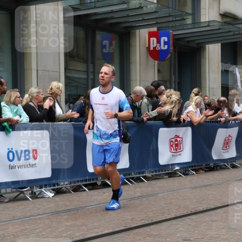 13.09.2026 - 21. swb-Marathon Bremen Strokosch-Dieckow http://msf.ph/oto/10390660 13.09.2026 13:03:49 Ziel 895, 2094, 3424, 3500, 4110, 4236, 6815, 9061, 9129, 9544, 9642, 9813, 1090, 1587, 1950, 2889, 3092, 5024, 5143, 5719, 6973, 8096, 9642 meine-sportfotos.de