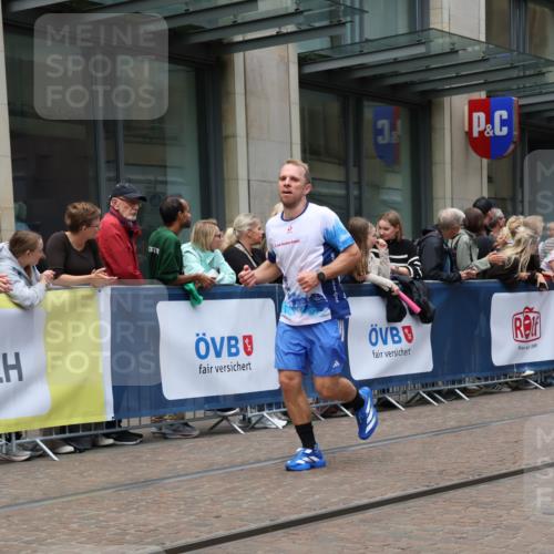 13.09.2026 - 21. swb-Marathon Bremen Strokosch-Dieckow http://msf.ph/oto/10390664 13.09.2026 13:03:49 Ziel 895, 2094, 3424, 3500, 4110, 4236, 6815, 9061, 9129, 9544, 9642, 9813, 1090, 1587, 1950, 2889, 3092, 5024, 5143, 5719, 6973, 8096, 9642 meine-sportfotos.de