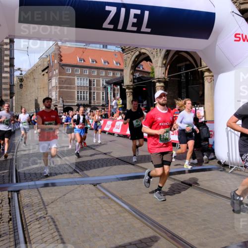 13.09.2026 - 21. swb-Marathon Bremen Tim E. http://msf.ph/oto/10390669 13.09.2026 13:35:10 Ziel 489, 1210, 1967, 2413, 2430, 2525, 2561, 2755, 3181, 3217, 3353, 3380, 3765, 3768, 3842, 5415, 5684, 6085, 6128, 6168, 6244, 6403, 6627, 6655, 6756, 7405, 7443, 7462, 8155, 8493, 8515, 8623, 8683, 9038, 9820, 13017, 13018, 13180 meine-sportfotos.de