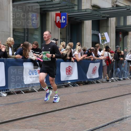 13.09.2026 - 21. swb-Marathon Bremen Strokosch-Dieckow http://msf.ph/oto/10390672 13.09.2026 13:03:51 Ziel 895, 2094, 3284, 3424, 3500, 4110, 4236, 4239, 6815, 9061, 9129, 9544, 9813, 1090, 1587, 2889, 3092, 3500, 5024, 5143, 5719, 6973, 8096, 9642 meine-sportfotos.de