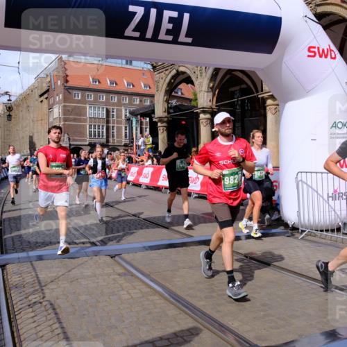 13.09.2026 - 21. swb-Marathon Bremen Tim E. http://msf.ph/oto/10390673 13.09.2026 13:35:10 Ziel 489, 1210, 1967, 2413, 2430, 2525, 2561, 2755, 3181, 3217, 3353, 3380, 3765, 3768, 3842, 5415, 5684, 6085, 6128, 6168, 6244, 6403, 6627, 6655, 6756, 7405, 7443, 7462, 8155, 8493, 8515, 8623, 8683, 9038, 9820, 13017, 13018, 13180 meine-sportfotos.de