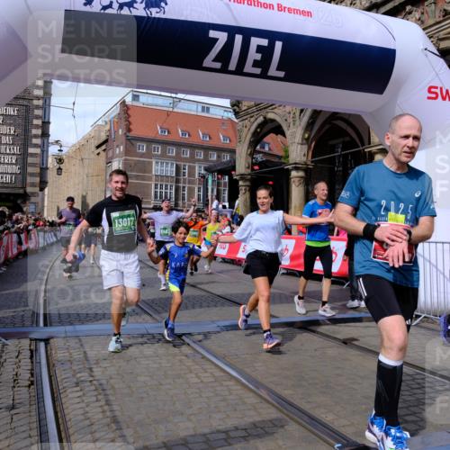 13.09.2026 - 21. swb-Marathon Bremen Tim E. http://msf.ph/oto/10390718 13.09.2026 13:35:21 Ziel 489, 536, 2366, 2413, 2430, 2492, 2755, 3063, 3217, 3768, 4487, 5125, 5647, 6085, 6391, 6403, 6627, 6655, 6750, 6756, 7123, 7405, 7657, 7750, 7998, 8328, 8515, 8623, 9017, 9216, 13017, 13018, 13051, 13060 meine-sportfotos.de