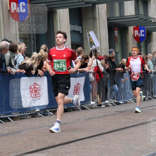 13.09.2026 - 21. swb-Marathon Bremen Strokosch-Dieckow http://msf.ph/oto/10390721 13.09.2026 13:04:02 Ziel 650, 744, 1860, 3284, 3424, 4110, 4239, 6815, 7871, 9813, 895, 1587, 2094, 2889, 3500, 4236, 8096, 9061, 9129, 9544, 9642 meine-sportfotos.de