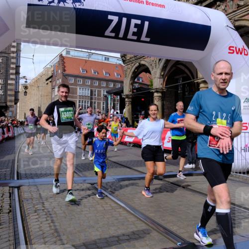 13.09.2026 - 21. swb-Marathon Bremen Tim E. http://msf.ph/oto/10390722 13.09.2026 13:35:22 Ziel 489, 536, 2366, 2413, 2430, 2492, 2755, 3063, 3217, 3768, 4487, 4985, 5125, 5647, 6085, 6391, 6403, 6627, 6655, 6750, 6756, 7123, 7405, 7657, 7750, 7998, 8328, 8515, 8623, 9017, 9216, 13017, 13018, 13051, 13060 meine-sportfotos.de