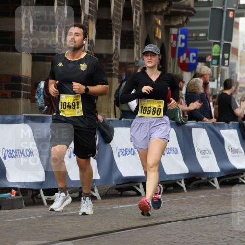 13.09.2026 - 21. swb-Marathon Bremen Strokosch-Dieckow http://msf.ph/oto/10390723 13.09.2026 11:14:06 Ziel 10330, 10766, 10889, 11078, 11084, 11999, 12010, 10395, 10396, 10402, 10586, 10784, 10854, 11233, 11535, 11703, 11864, 12100 meine-sportfotos.de