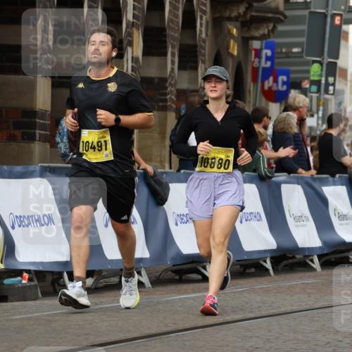 13.09.2026 - 21. swb-Marathon Bremen Strokosch-Dieckow http://msf.ph/oto/10390728 13.09.2026 11:14:06 Ziel 10330, 10766, 10889, 11078, 11084, 11999, 12010, 10395, 10396, 10402, 10586, 10784, 10854, 11233, 11535, 11703, 11864, 12100 meine-sportfotos.de