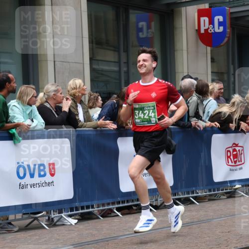 13.09.2026 - 21. swb-Marathon Bremen Strokosch-Dieckow http://msf.ph/oto/10390729 13.09.2026 13:04:02 Ziel 650, 744, 1860, 3284, 3424, 4110, 4239, 6815, 7871, 9813, 895, 1587, 2094, 2889, 3500, 4236, 8096, 9061, 9129, 9544, 9642 meine-sportfotos.de