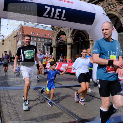13.09.2026 - 21. swb-Marathon Bremen Tim E. http://msf.ph/oto/10390731 13.09.2026 13:35:22 Ziel 489, 536, 2366, 2413, 2430, 2492, 2755, 3063, 3217, 3768, 4487, 4985, 5125, 5647, 6085, 6391, 6403, 6627, 6655, 6750, 6756, 7123, 7405, 7657, 7750, 7998, 8328, 8515, 8623, 9017, 9216, 13017, 13018, 13051, 13060 meine-sportfotos.de